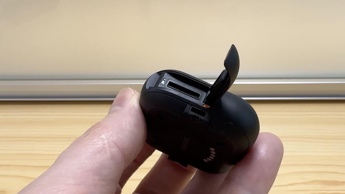 Insta360 Go Ultra 記憶卡槽