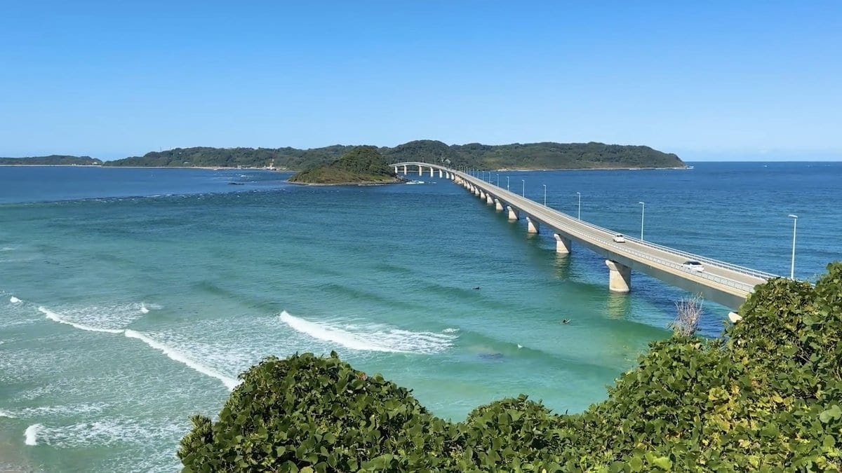 角島大橋 鈷藍色的海