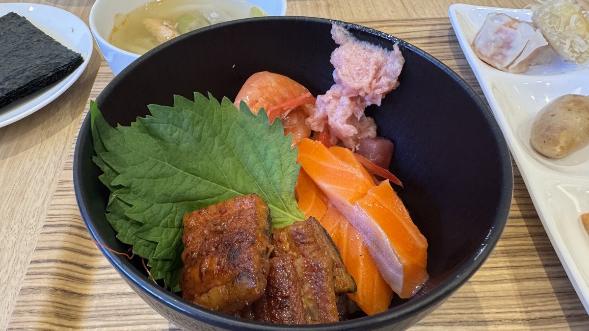 自己做的海鮮丼(Masa拍攝)