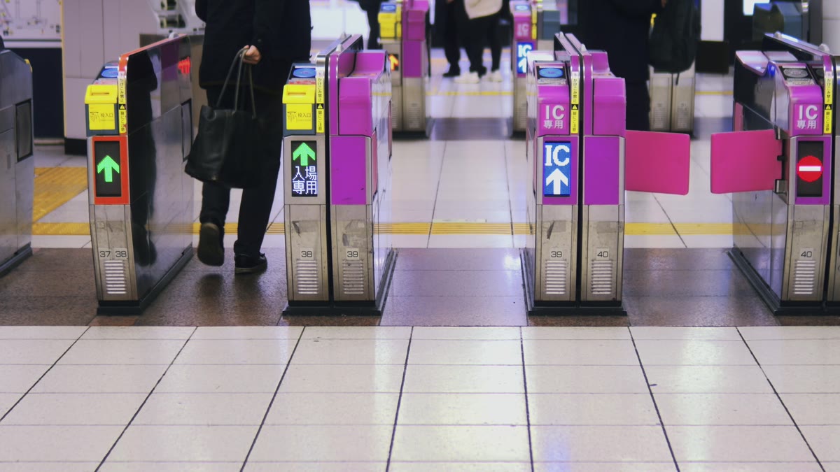 用手機的Suica進出車站