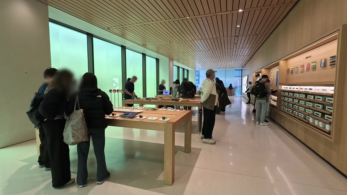 Apple 銀座店內