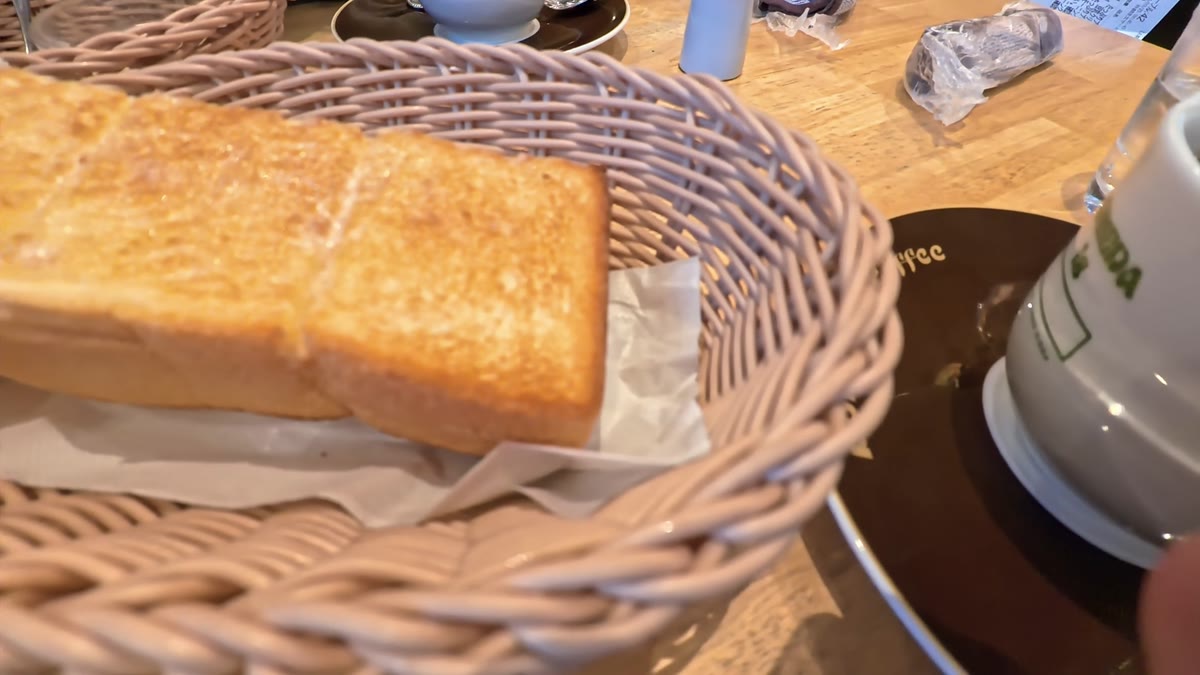 KOMEDA is □的早餐吐司